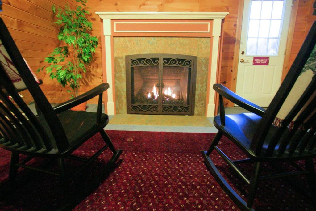 Weathertop Mountain Inn Waitsfield Экстерьер фото