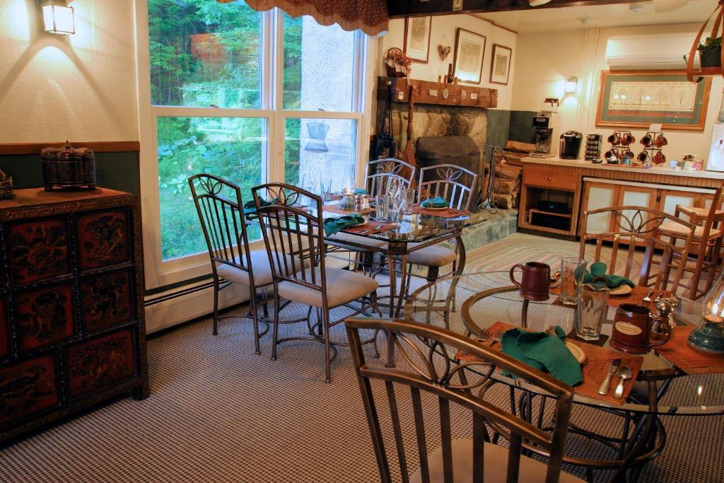 Weathertop Mountain Inn Waitsfield Экстерьер фото